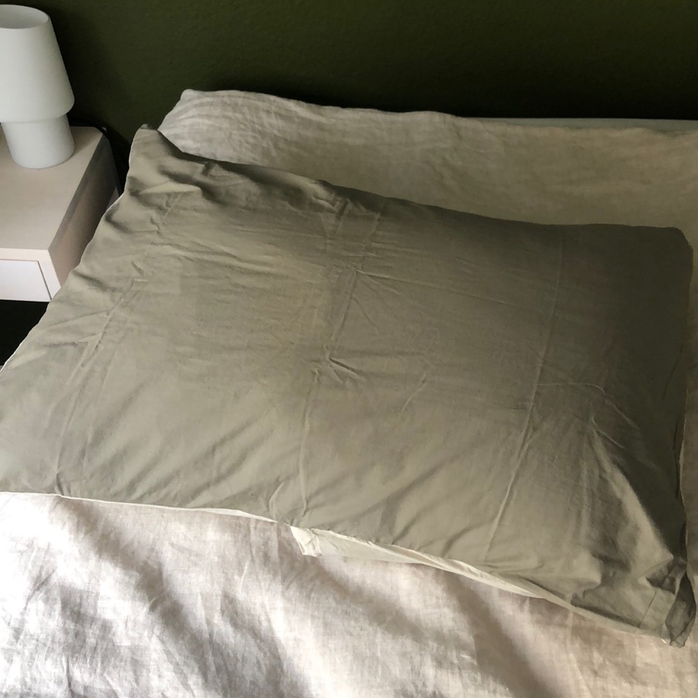 This item is SOLD and I’m unable to delete